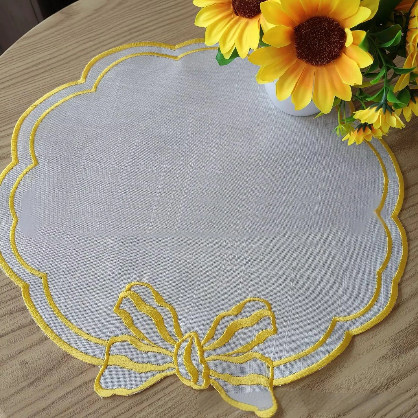 Embroidered Bow Placemats - 4pcs